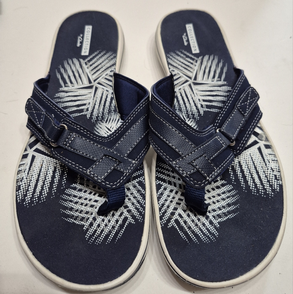 NWOT Clark's Breeze Navy Flip Flops 9M